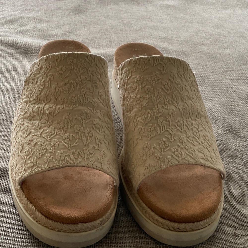 Toms Beige Textured Women's Mules